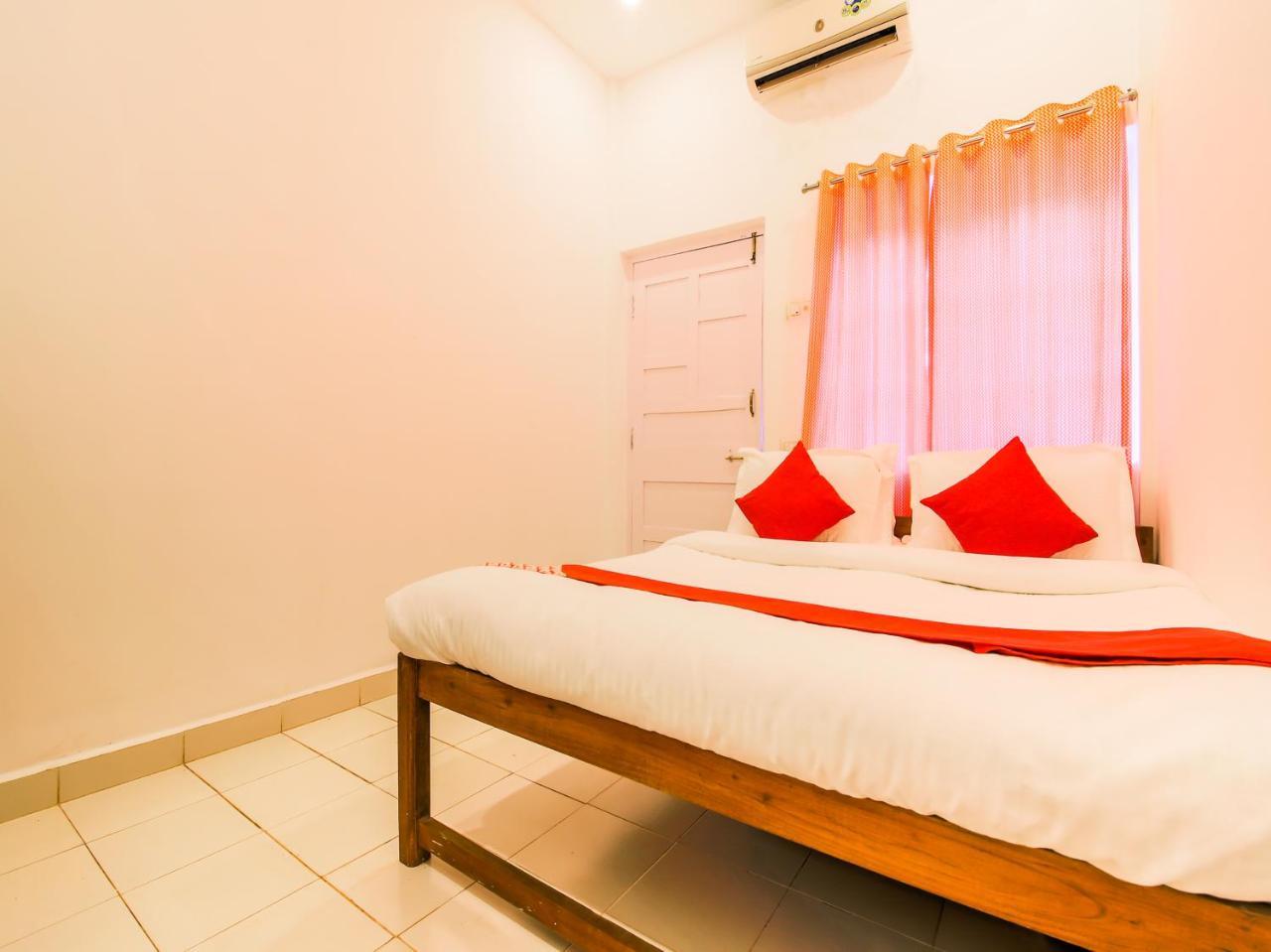 Oyo 22056 Arambol Plaza Beach Resort المظهر الخارجي الصورة