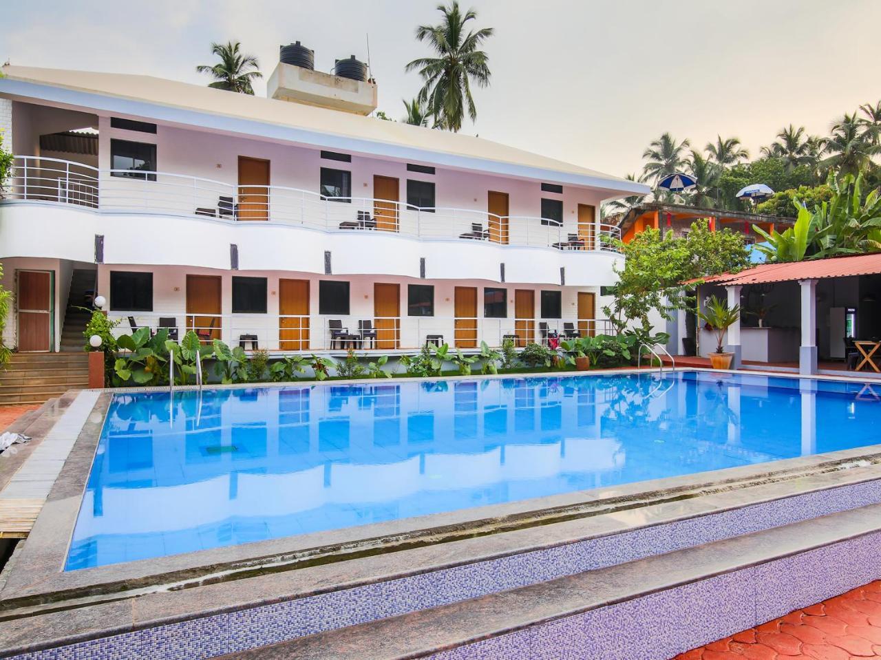 Oyo 22056 Arambol Plaza Beach Resort المظهر الخارجي الصورة